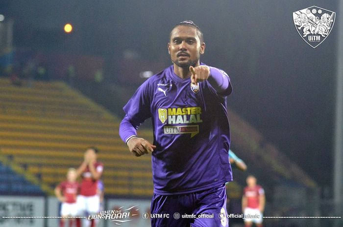 Selebrasi striker anyar UiTM FC, Maycon Calijuri seusai mencetak gol ke gawang Selangor United pada laga pekan ke-14 Liga Premier Malaysia 2019 di Stadion UiTM, Shah Alam pada 24 Mei 2019.