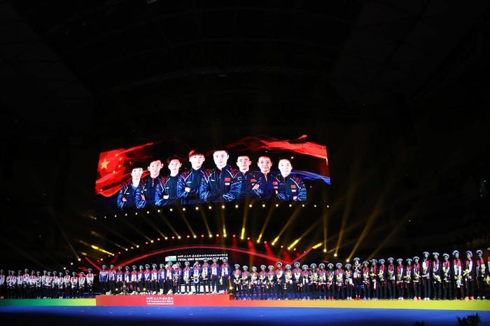 Pemenang, runner-up, dan semifinalis Piala Sudirman 2019 berpose di podium Guangxi Sports Center, Nanning, China, Minggu (26/5/2019).