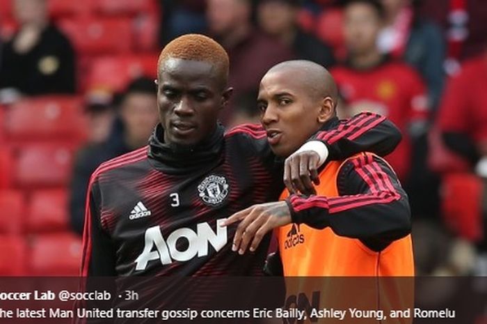 Dua pemain Manchester United, Eric Bailly dan Ashley Young