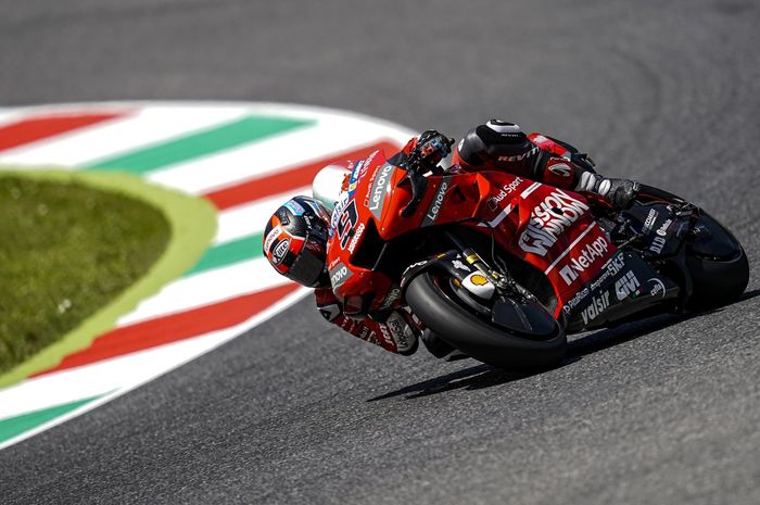 Pembalap Mission Winnow Ducati, Danilo Petrucci, saat melaju di sesi kualifikasi MotoGP Italia 2019.