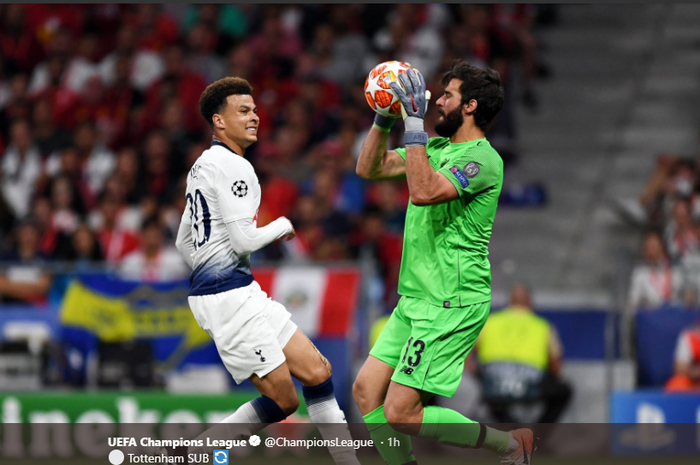 Kiper Liverpool, Alisson Becker, tampil gemilang dalam laga final Liga Champions melawan Tottenham Hotspur, Sabtu (1/6/2019) di Stadion Wanda Metropolitano, Madrid.