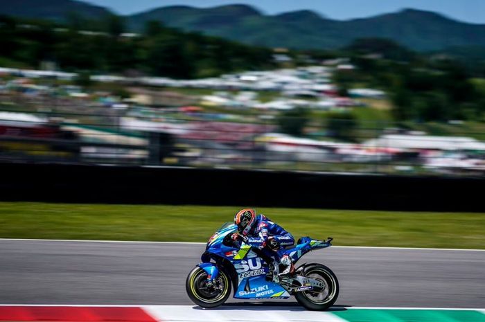 Aksi pembalap Suzuki Ecstar, Alex Rins pada MotoGP Italia 2019, Minggu (3/6/2019)