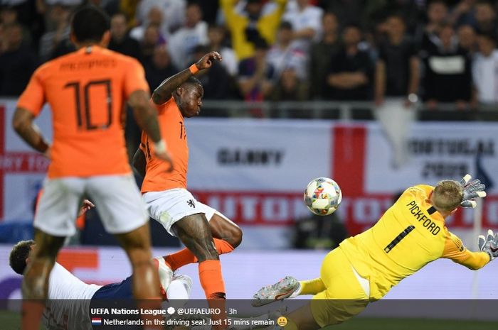 Kyle Walker mencetak gol bunuh diri saat tendangan Quincy Promes membentur kakinya yang membuat bola berbelok masuk ke gawang Inggris pada semifinal UEFA Nations League