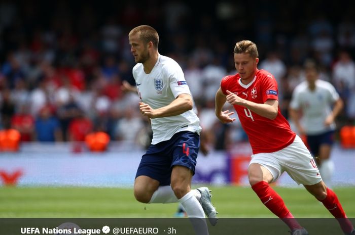 Eric Dier (Inggris) berduel dengan Nico Elvedi (Swiss) dalam laga perebutan tempat ketiga UEFA Nations League, Minggu (9/6/2019) di Guimaraes.