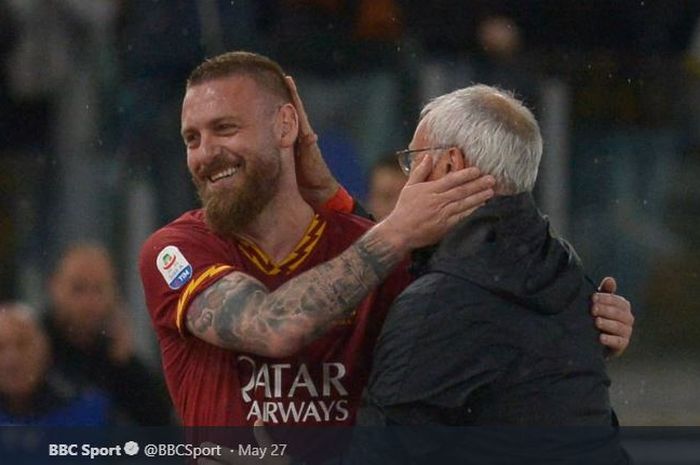 Kapten AS Roma, Daniele De Rossi, mengucapkan perpisahan dengan eks pelatih tim, Claudio Ranieri, selepas musim 2018-2019 usai.