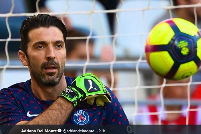 Kiper legendaris Italia, Gianluigi Buffon, saat berseragam Paris Saint-Germain (PSG).