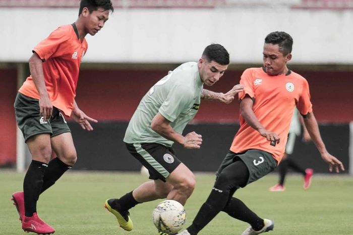 PSS Sleman menggelar laga uji coba internal melawan PSS U-20 sebelum kembali tampil di Liga 1 2019.