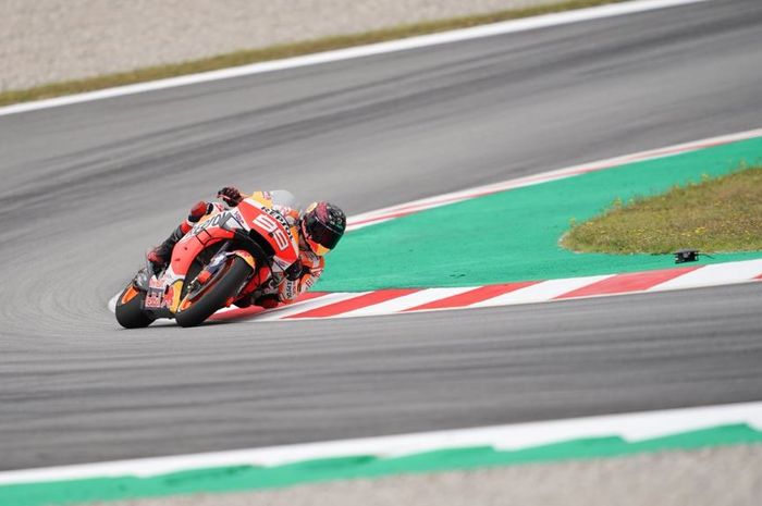 Aksi pembalap Repsol Honda, Jorge Lorenzo pada sesi latihan bebas hari pertama MotoGP Catalunya 2019, Jumat (14/6/2019)