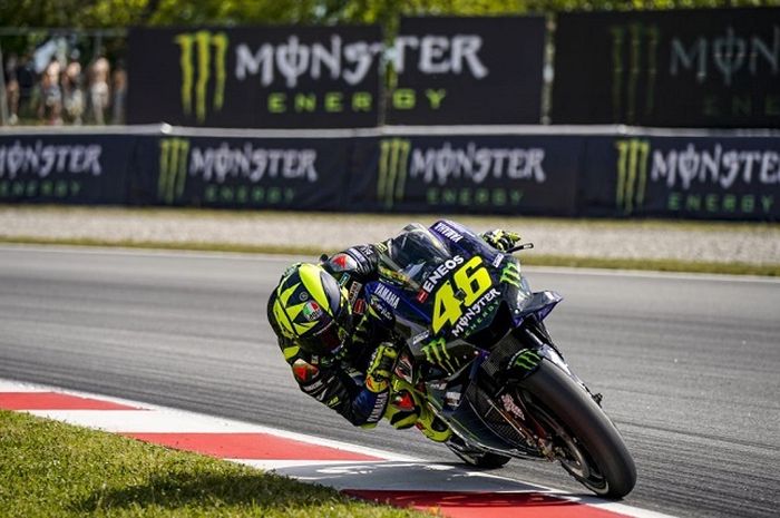 Aksi Valentino Rossi saat tampil pada hari kedua gelaran MotoGP Catalunya 2019, Sabtu (15/6/2019)