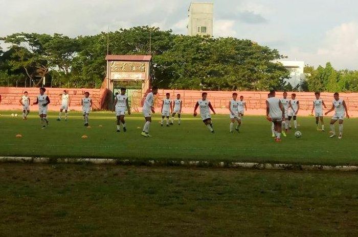 Pemain PSM Makassar menggelar latihan di Stadion Andi Matalatta, Makassar, menjelang laga kontra Becamex Binh Duong pada semifinal Zona ASEAN Piala AFC 2019.