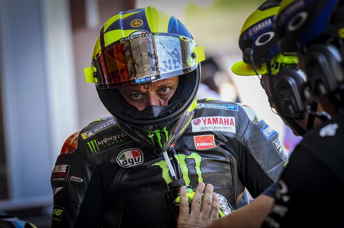 Pembalap Monster Energy Yamaha, Valentino Rossi, pada sesi kualifikasi MotoGP Catalunya di Circuit de Barcelona-Catalunya, Spanyol, Sabtu (15/6/2019).