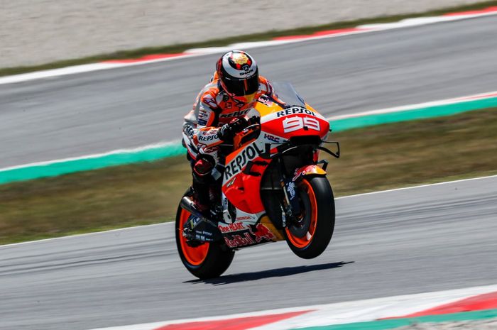 Jorge Lorenzo (Repsol Honda) saat tampil dalam sesi tes tengah musim MotoGP yang digelar di Sirkuit Catalunya, Senin (17/62019)