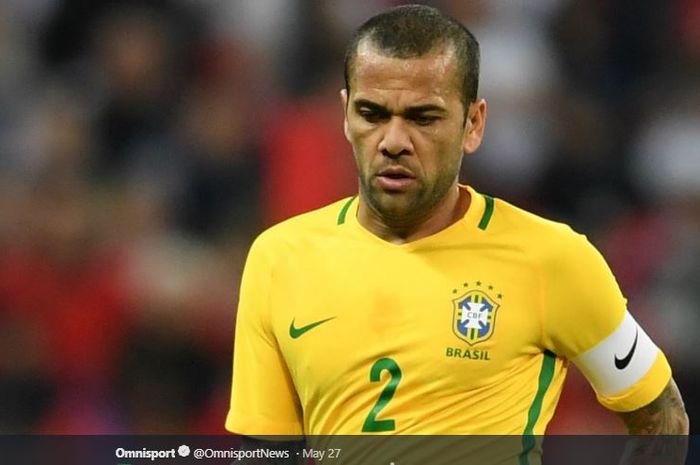 Kapten timnas Brasil, Dani Alves.