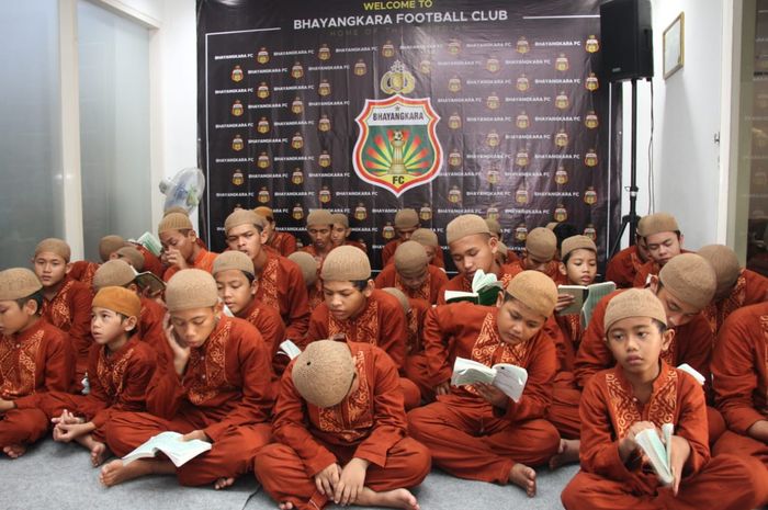 Doa anak yatim di acara halal bi halal Bhayangkara FC