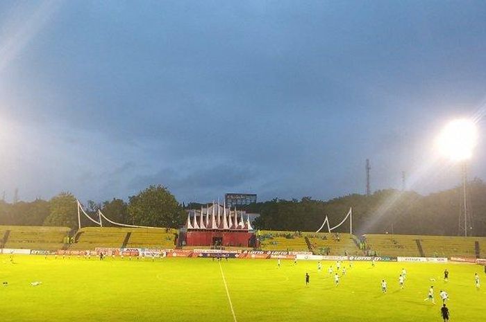 Suasana laga Semen Padang vs Perseru Badak Lampung pada pekan kelima Liga 1 2019 di Stadion H Agus Salim, Jumat (21/6/2019).