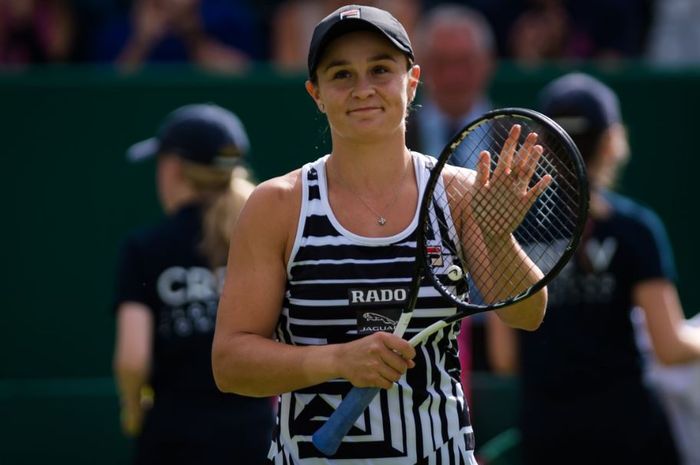 Selebrasi petenis asal Australia, Asleigh Barty usai menangi turnamen Birmingham Classic 2019, Minggu (23/6/2019)