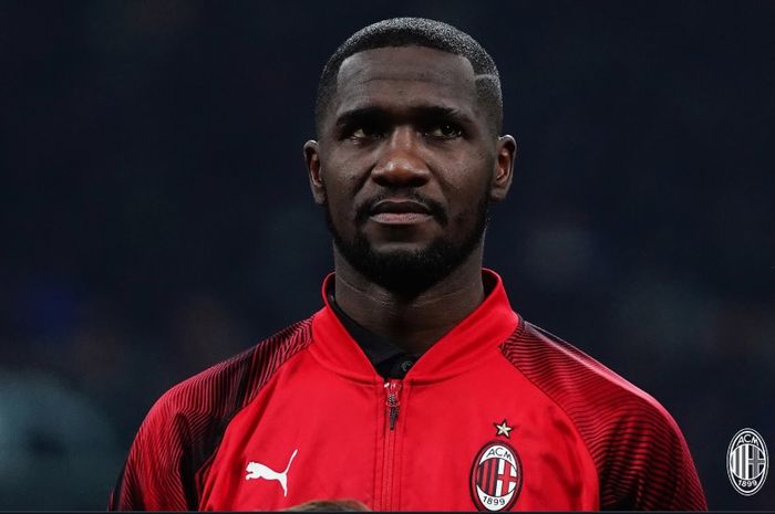 Bek timnas Kolombia, Cristian Zapata, resmi akan meninggalkan AC Milan pada musim panas 2019.