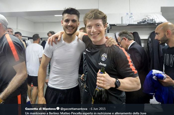 Matteo Pincella (kanan) bersama Alvaro Morata saat masih di Juventus.