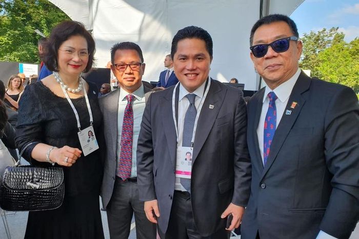 Erick Thohir (kedua dari kanan) saat berfoto dengan perwakilan NOC dari Thailand, Malaysia dan Singapura.