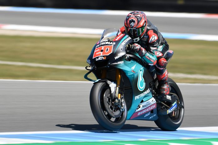 Aksi Fabio Quartararo (Petronas Yamaha SRT) saat tampil pada sesi MotoGP Belanda 2019 yang digelar Sabtu (29/6/2019)