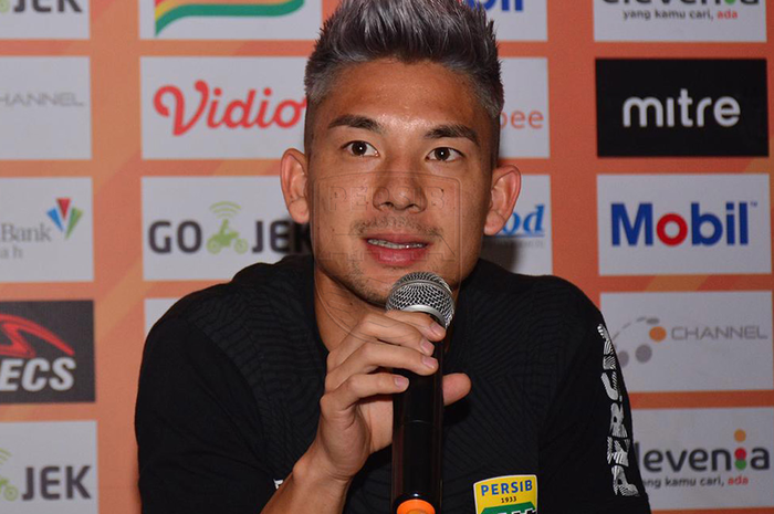 Gelandang Persib Bandung, Kim Jeffrey Kurniawan, memberikan komentar saat konferensi pers jelang laga timnya melawan Bhayangkara FC pada pekan keenam Liga 1 2019.