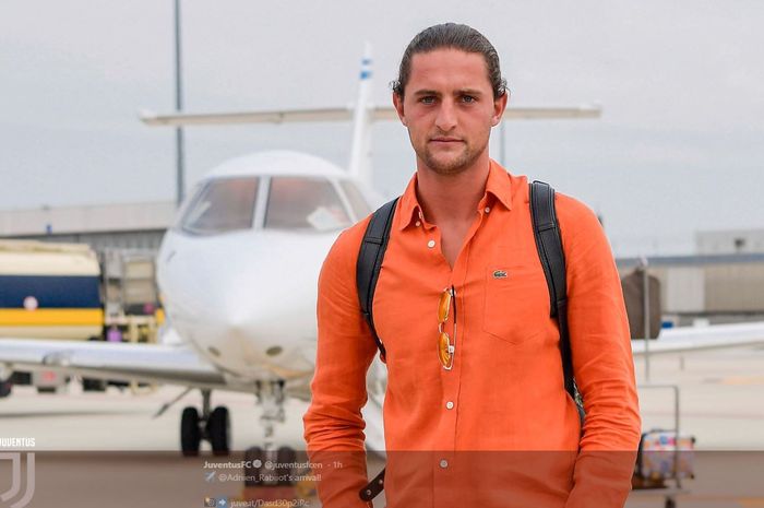 Adrien Rabiot tiba di Turin, Minggu (30/6/2019), untuk jalani tes medis buat Juventus.