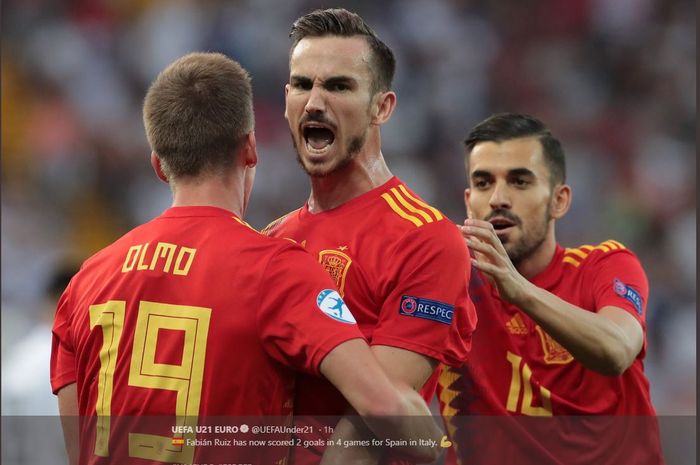 Fabian Ruiz (tengah) merayakan gol untuk timnas U-21 Spanyol ke gawang timnas U-21 Jerman pada laga final Euro U-21 di Dacia Arena, Udine, 30 Juni 2019.