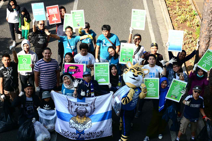 Maskot Persib Bandung, Prabu, ikut meramaikan acara Car Free Day, Minggu (30/6/2019).