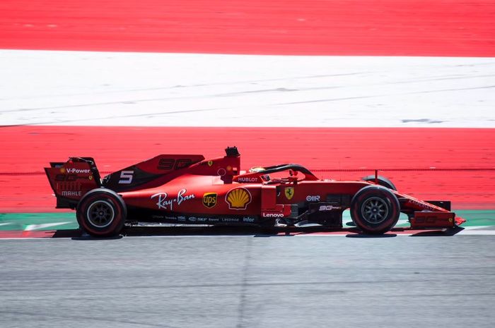 Aksi pembalap Ferrari, Sebastian Vettel pada seri F1 Austria 2019, Minggu (30/6/2019)