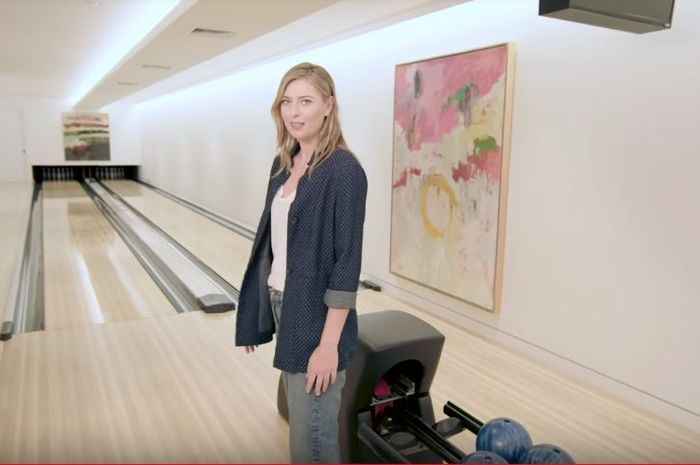 Lintasan boling di rumah Maria Sharapova.
