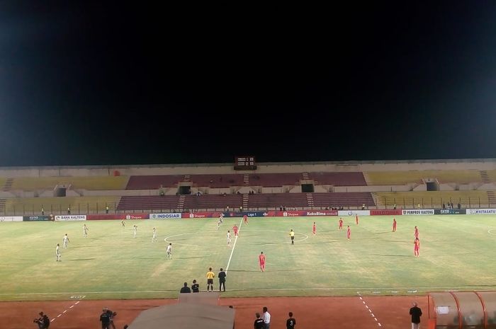 Suasana pertandingan Kalteng Putra melawan Borneo FC di Stadion Sultan Agung, Bantul, pada pekan keenam Liga 1 2019, Rabu (3/7/2019).