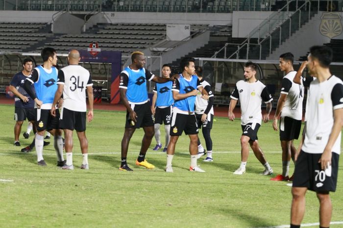 Official training Bhayangkara FC di Stadion Madya, Jakarta, Rabu (3/7/2019).