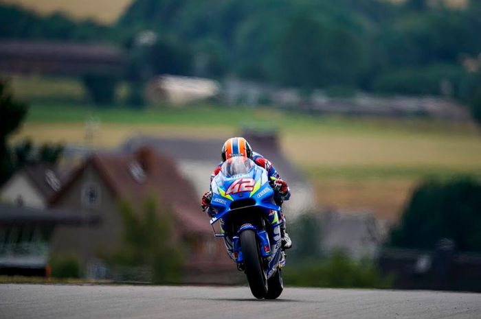 Aksi pembalap Suzuki Ecstar, Alex Rins saat beraksi pada hari pertama MotoGP Jerman 2019, Jumat (5/7/2019)