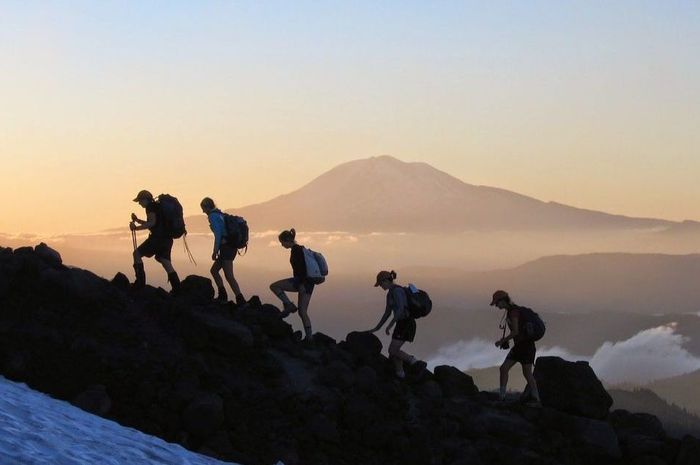 Mendaki Gunung