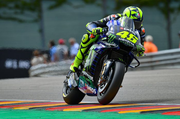 Pembalap Monster Energy Yamaha, Valentino Rossi, saat menjalani sesi latihan bebas MotoGP Jerman 2019 di Sachsenring.