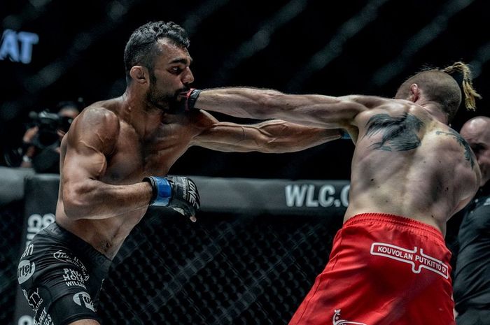 Atlet ONE Championship asal India,&nbsp;Gurdarshan Mangat (kiri).