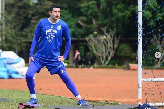 Esteban Vizcarra siap mempersembahkan kemenangan kepada Persib.