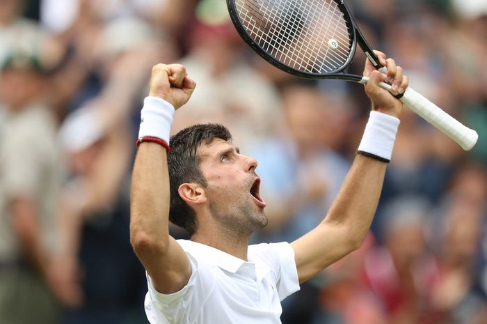 Ekspresi Novak Djokovic usai melakoni pertandingan perempat final Wimbledon 2019 melawan David Goffin di Centre Court All England Lawn Tennis and Croquet Club, Wimbledon, Inggris, Rabu (10/7/2019).