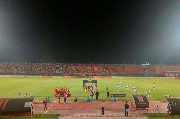 Suasana pertandingan Borneo FC melawan PSIS Semarang pada pekan kedelapan Liga 1 2019 di Stadion Segiri, Samarinda, Rabu (10/7/2019).