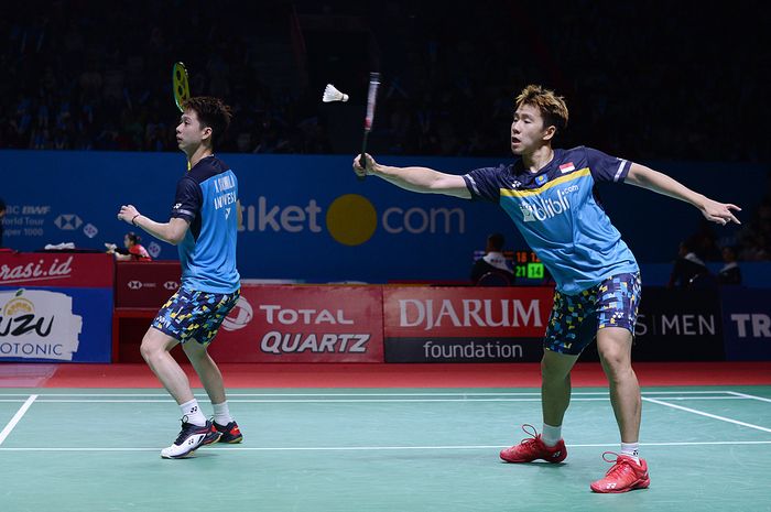 Pasangan ganda putra Indonesia, Marcus Fernaldi Gideon/Kevin Sanjaya Sukamuljo, saat melawan wakil Jepang, Takuto Inoue/Yuki Kaneko, pada turnamen Indonesia Open 2019 di Istora Senayan, Jakarta.