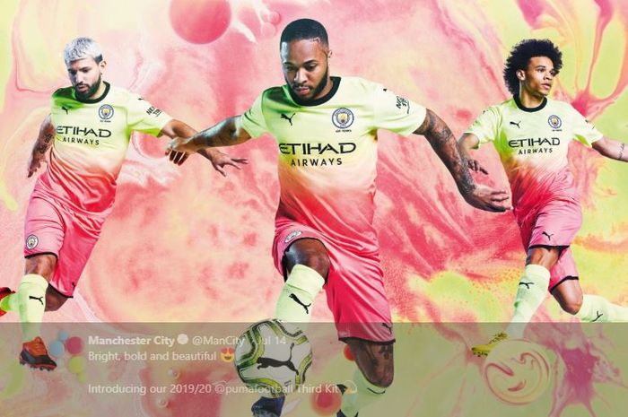 Manchester City memamerkan jersey ketiga tim bersama Sergio Aguero, Raheem Sterling, dan Leroy Sane.