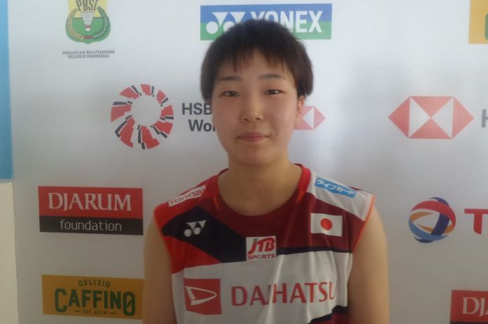 Pebulu tangkis tunggal putri Jepang, Akane Yamaguchi, berpose seusai diwawancara awak media di area mixed zone Indonesia Open 2019 di Istora Senayan, Jakarta, Selasa (16/7/2019).