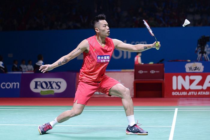 Pebulutangkis putra China, Lin Dan saat melawan wakil Kanada, Jason Anthony Ho-Shue, dalam Blibli Indonesia Open 2019 part of HSBC BWF World Tour Super 1000 di Senayan, Jakarta, Selasa (16/7/2019) Lin Dan maju ke babak selanjutnya setelah menang 14-21 21-16 21-16.