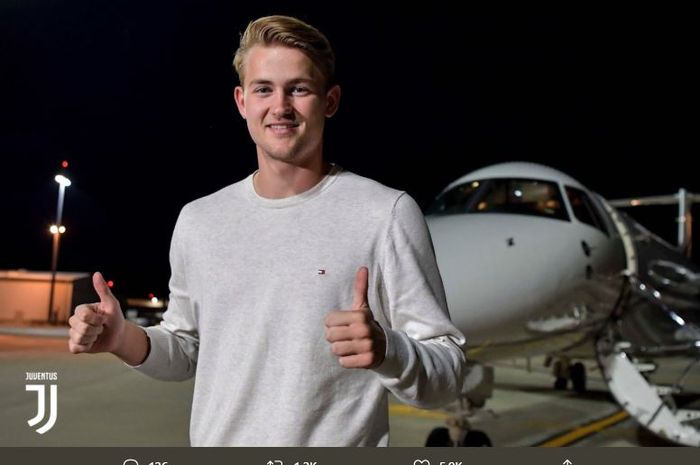 Bek tengah Ajax Amsterdam, Matthijs de Ligt, tiba di Turin menjelang kepindahannya ke Juventus.