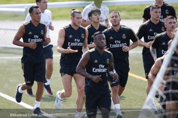 Gareth Bale dan Eden Hazard (tengah kedua dan ketiga), berlatih dalam agenda pramusim Real Madrid.