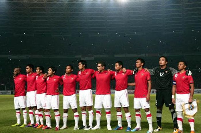 Timnas Indonesia sebelum bertanding melawan Turkmenistan pada kualifikasi Piala Dunia 2014 di Gelora Bung Karno, Jakarta Pusat, Kamis (28/7/2011). Pada pertandingan itu, Indonesia menang 4-3 atas Turkmenistan.