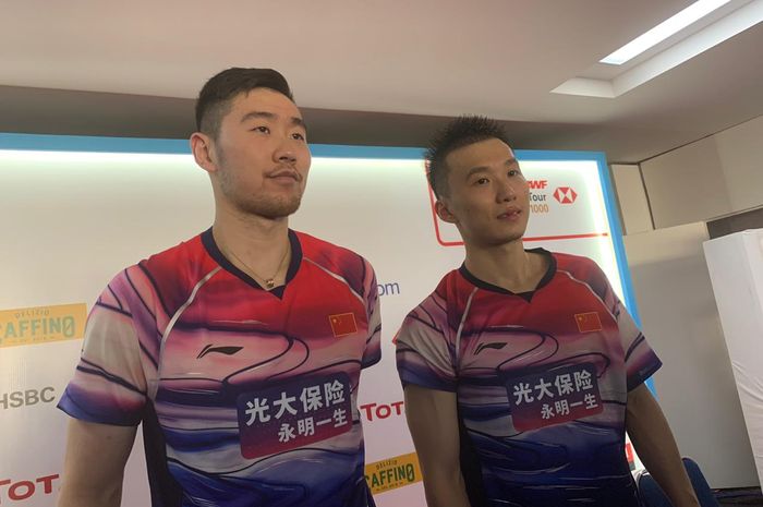 Pasangan ganda  putra China, Liu Chen/Huang Kaixiang, pada konferensi pers usai laga, Indonesia Open 2019 di Istora Senayan, Jakarta, Rabu (17/7/2019).