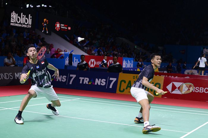 Pasangan ganda putra Indonesia, Fajar Alfian/Muhammad Rian Ardianto, saat bertanding melawan wakil Taiwan, Liao Min Chun/Su Ching Heng, pada babak kedua Indonesia Open 2019 di Istora Senayan, Jakarta.