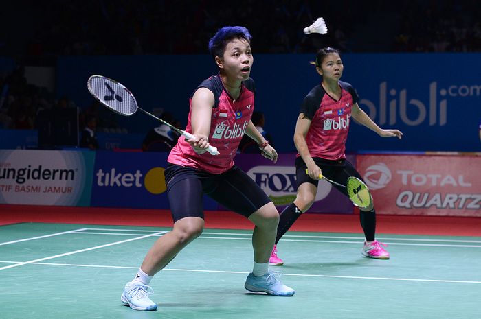 Pasangan ganda putri Indonesia, Greysia Polii/Apriyani Rahayu, saat menjalani laga melawan Ayako Sakuramoto/Yukiko Takahata (Jepang) pada babak kesatu turnamen Indonesia Open 2019 di Istora Senayan, Jakarta.