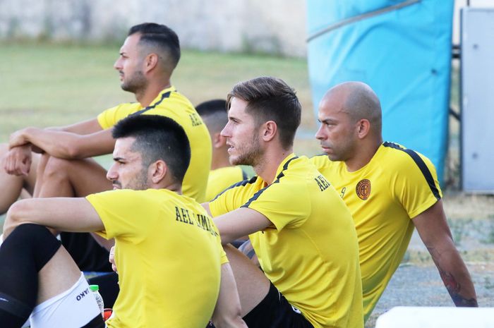 Eks penyerang Persija, Ivan Carlos (kanan) dalam sesi latihan pra-musim klubnya sekarang, AEL Limassol di Siprus pada 6 Juli 2019. 